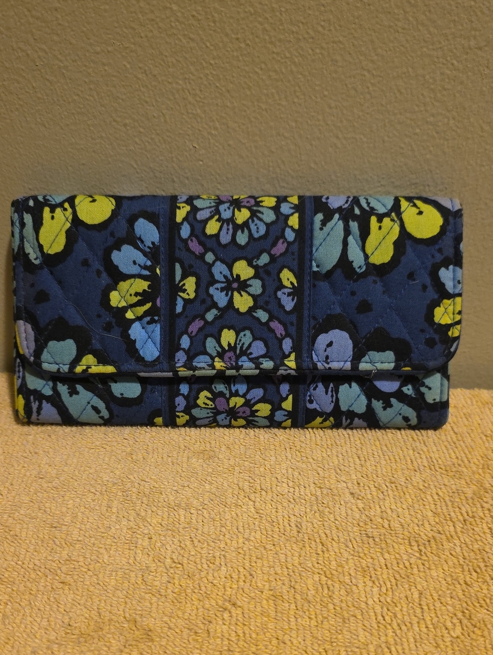 Vera Bradley Quilted Floral Fold-Over Wallet in Navy - Inv.545